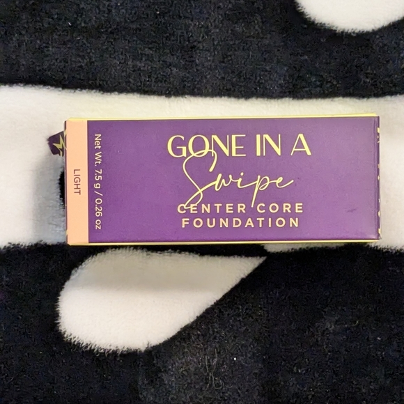 Light Foundation LWYA Gone In A Swipe - New In Box - Picture 2 of 15